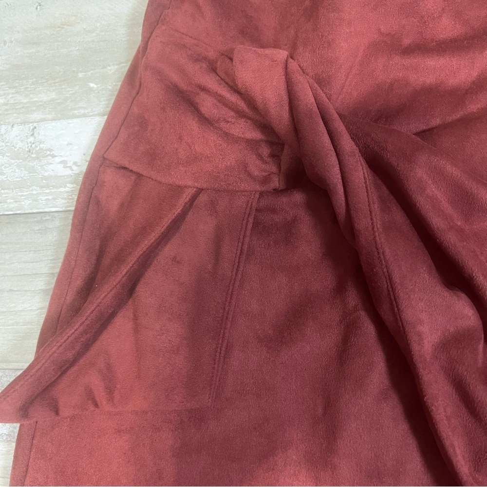 NWT Altar’s State Women’s Faux Suede Mini Twist Knot Skirt Burgundy Size S - Picture 2 of 7